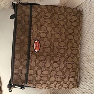 Coach saddle strap hand bag. Gently worn.